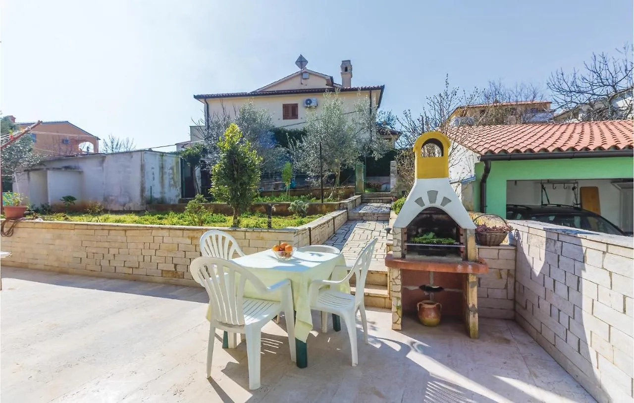1 Bedroom Lovely Apartment In Pula