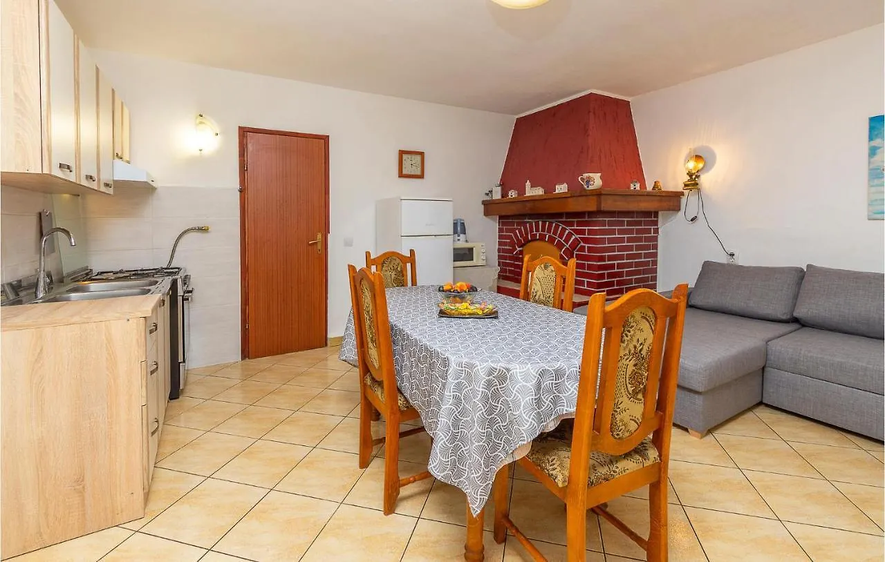 1 Bedroom Lovely Apartment In Pula