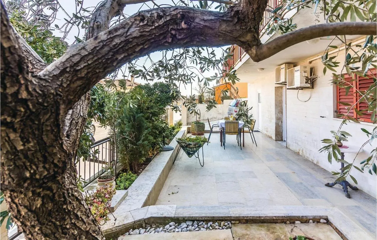 1 Bedroom Lovely Apartment In Pula