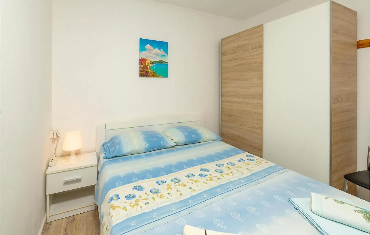 1 Bedroom Lovely Apartment In Pula 0*,